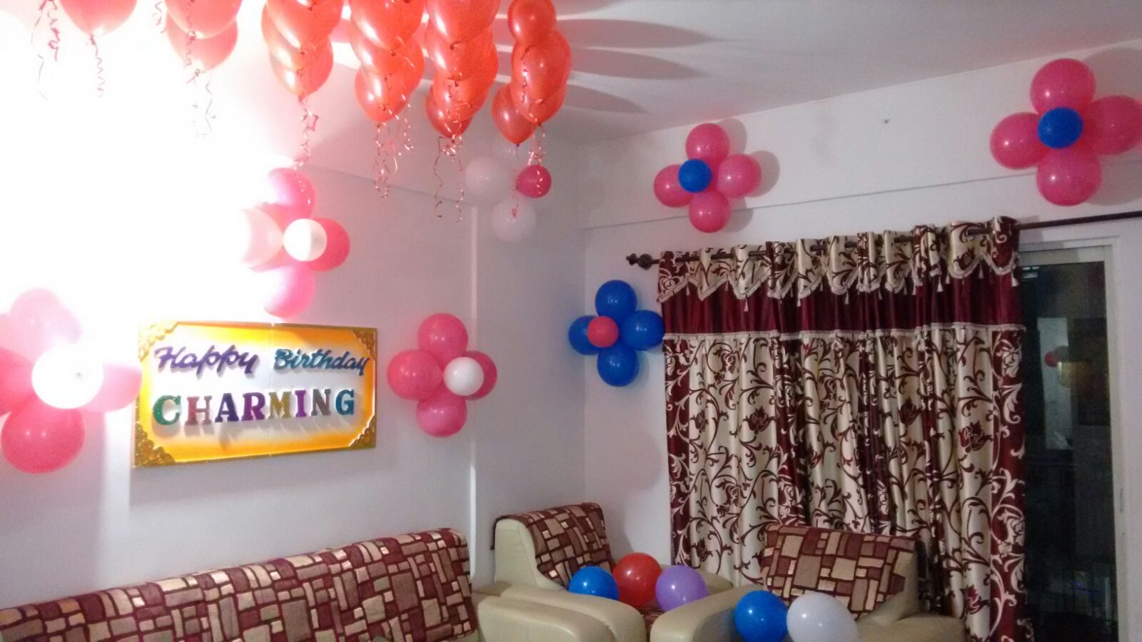 simple balloon decoration in flat