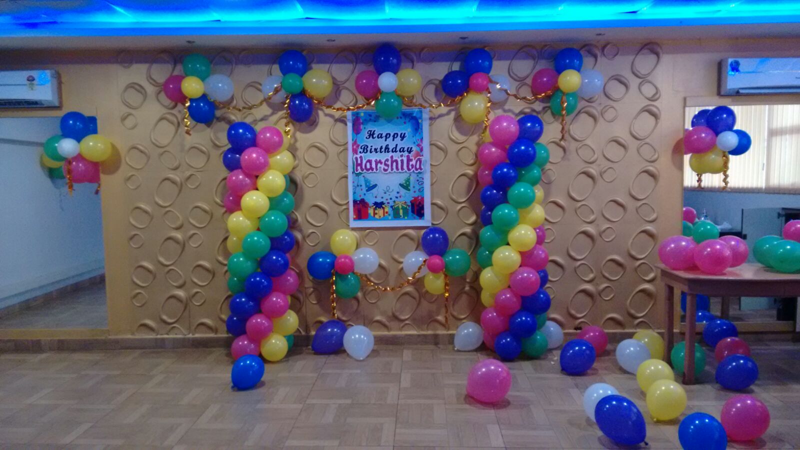 balloon decoration with 2 pillers