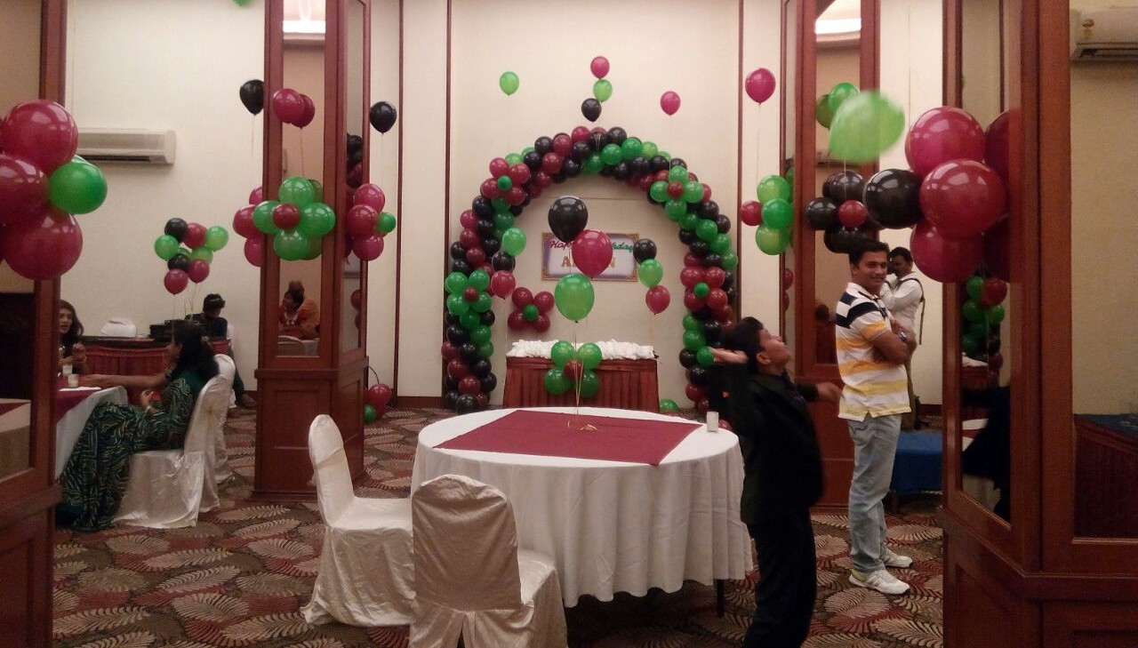 simple balloon decoration bangalore