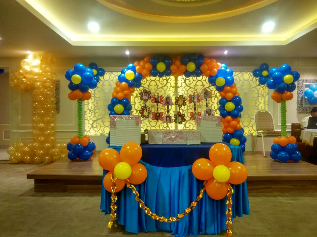 Special first birthday party balloon decorators Bangalore