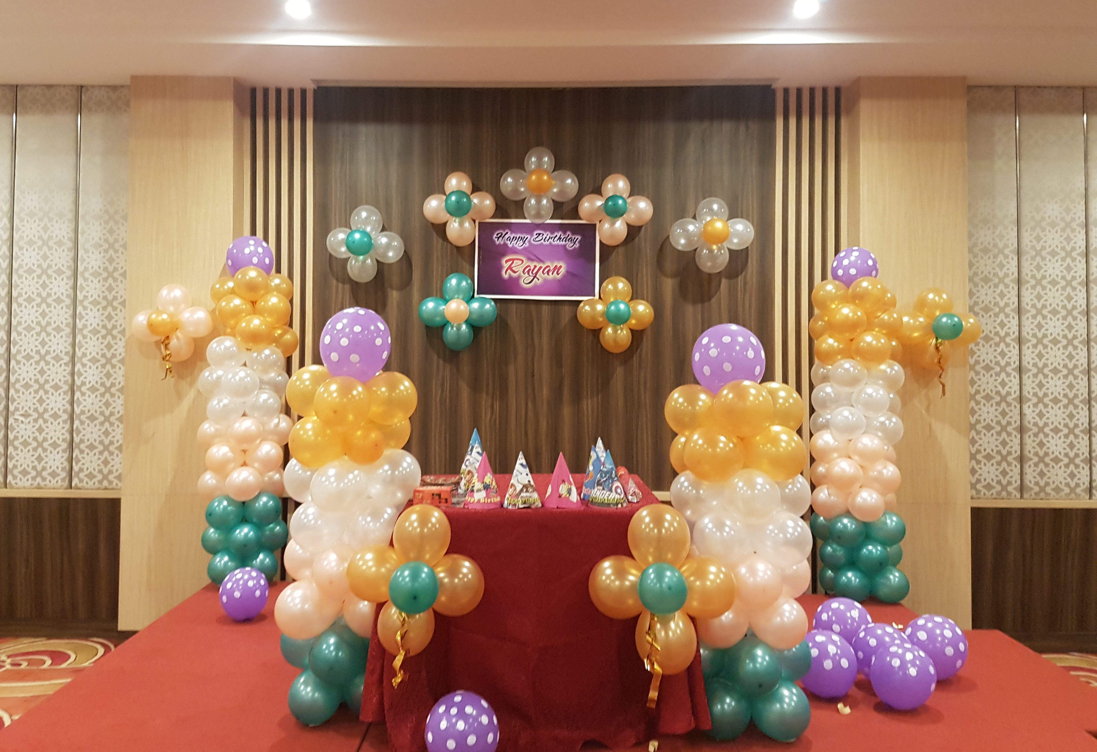birthday party balloon decoration