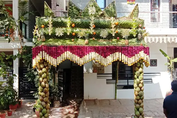 Mandap style chappara flower decoration with fresh flowers for griha pravesh