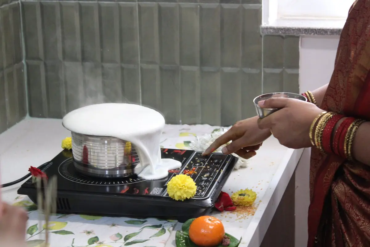 Traditional gruhapravesha milk boiling ritual in Bangalore