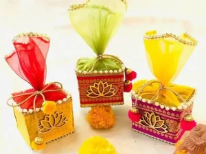 Decorative housewarming return gift bags for guests in Bangalore