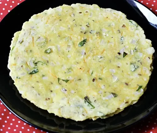 Andra style akki rotti rice bread served in catering setup