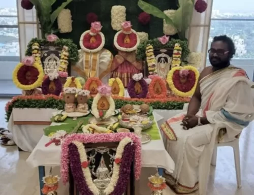 Experienced pujari performing housewarming pooja in Bangalore home