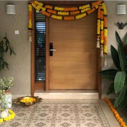 simple entrance decor hor house waming in bengaluru
